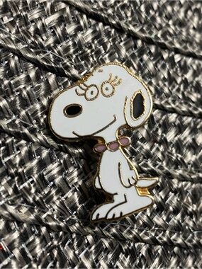 Vintage 1958 Pin Snoopy's Girlfriend "Belle" Gold tone Cloisonne, Shiny & Rare